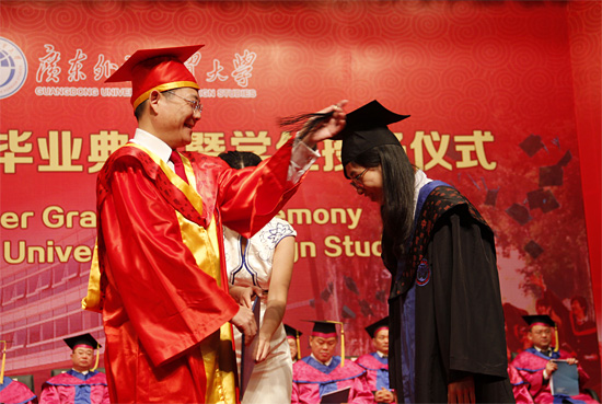 默默低头，接受校长拨苏