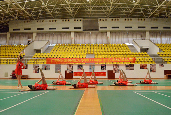 公开学院艺术体操队 艺术体操大赛