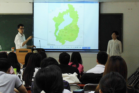 山本和近藤留学生讲解