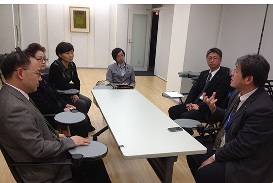 与城西国际大学国际合作负责人洽谈合作交流项目