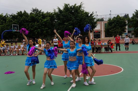 青春靓丽的篮球宝贝的激情绽放