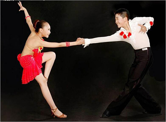 陆倩钰、胡家琦《拉丁舞表演》